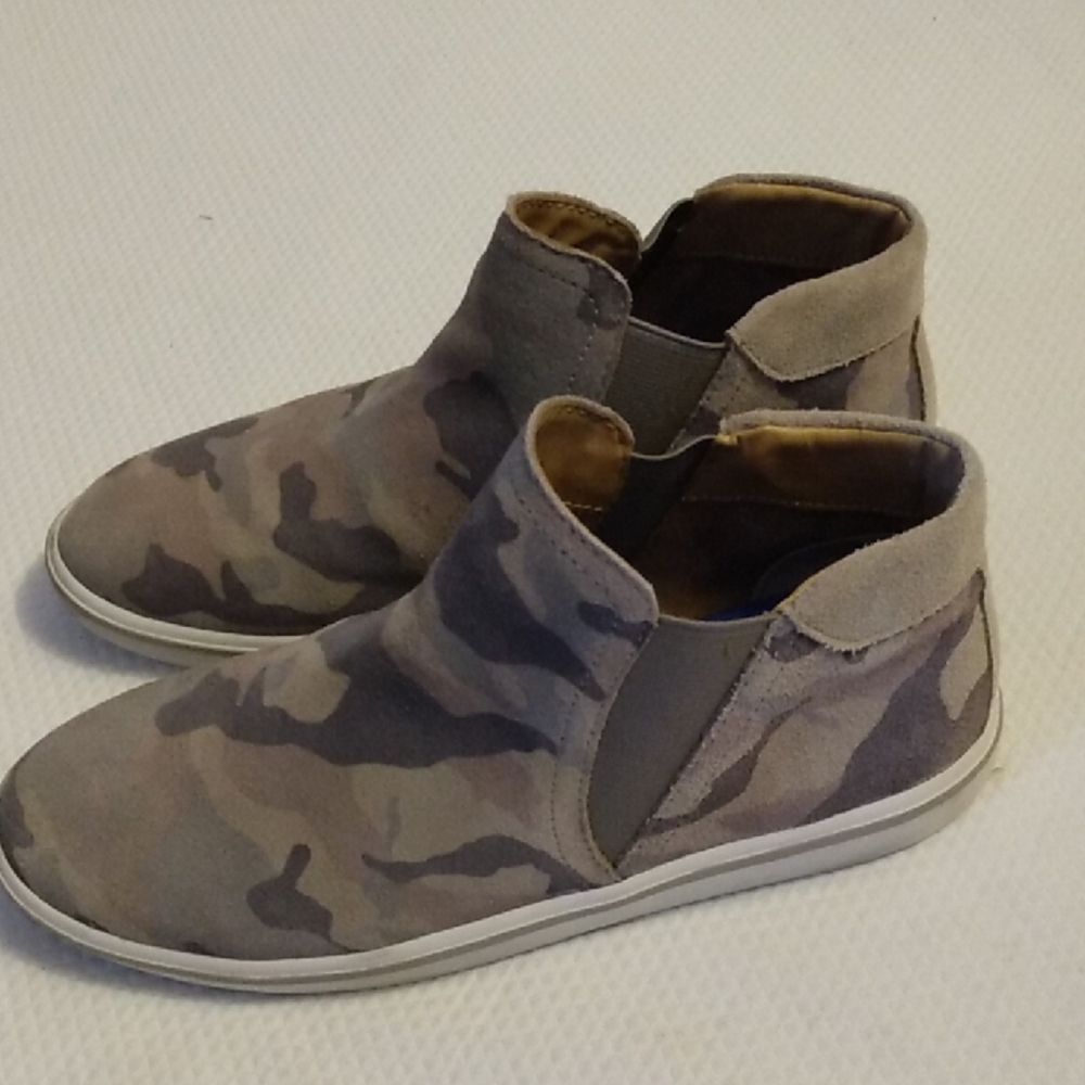 Me Too Leather Sneakers 8
